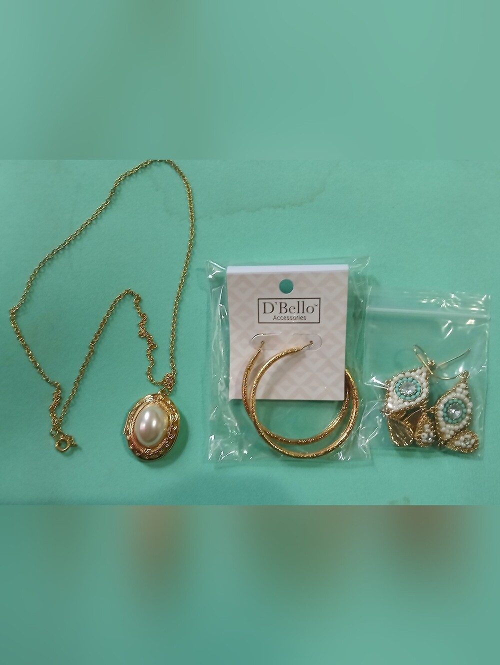 Gold Peal Necklace and Earrings Set